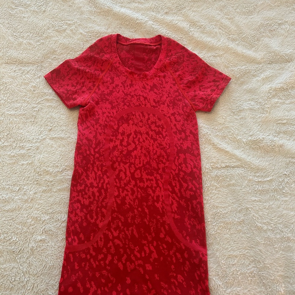 lululemon athletica Red swiftly tech